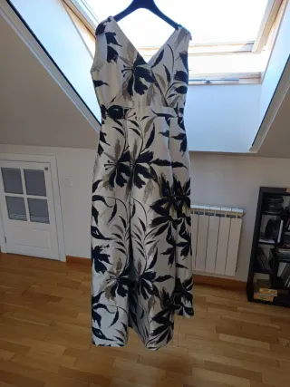 Vestido de fiesta floral azul y blanco