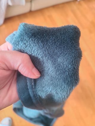 Manta de sofá de pelo verde.