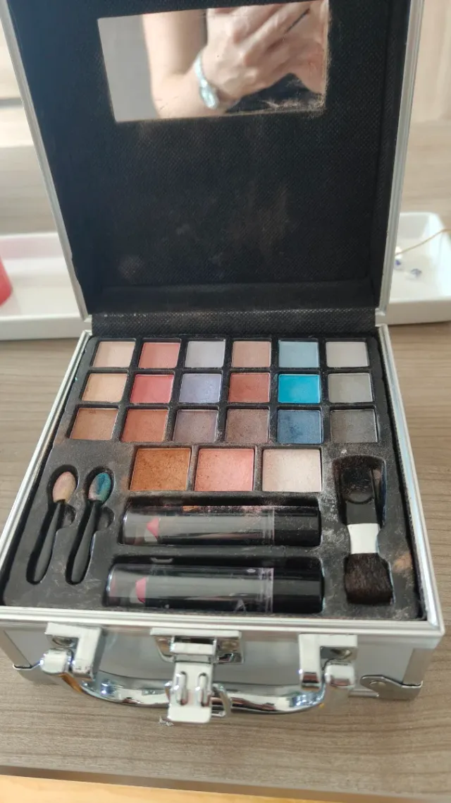 Maletín de maquillaje infantil plateado