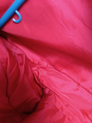 Chaqueta roja estilo duffle coat
