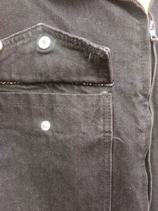 Chaqueta vaquera negra con bordado