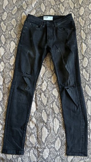 Pantalón vaquero Bershka negro desgastado