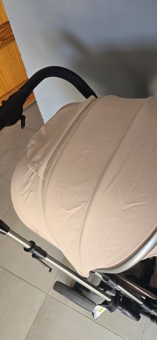 Carro de bebé color beige usado solo tres veses