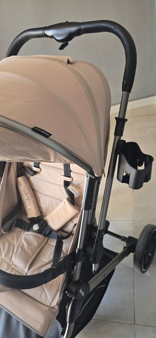 Carro de bebé color beige usado solo tres veses