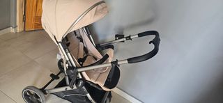 Carro de bebé color beige usado solo tres veses