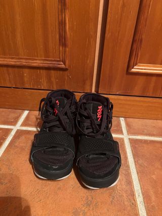 Zapatillas Baloncesto Jordan Negras Rojas
