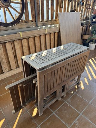 Tavolo pieghevole da esterno in legno di teak 