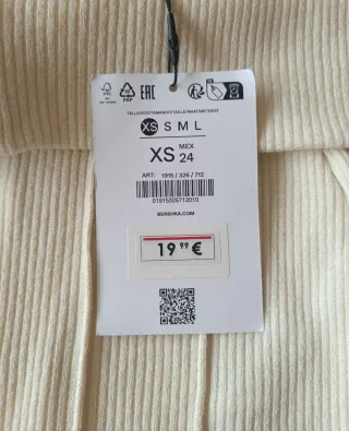 Top Bershka cremallera hombros XS