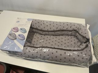 Cojín Nido Bebé Estrellas Gris
