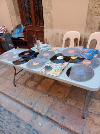 Lote de vinilos variados y Cartas de pokemon