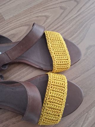 Sandalias Bimba & Lola Marrón y Amarillo