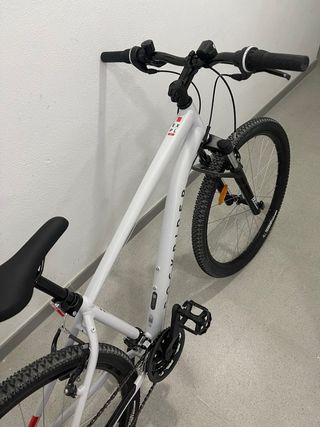 Bicicleta blanca poco uso