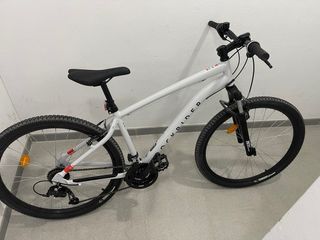 Bicicleta blanca poco uso
