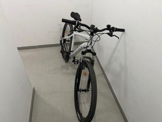 Bicicleta blanca poco uso