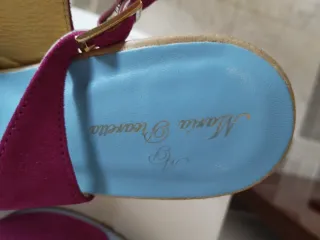 Zapatos elegantes tacón azul y fucsia