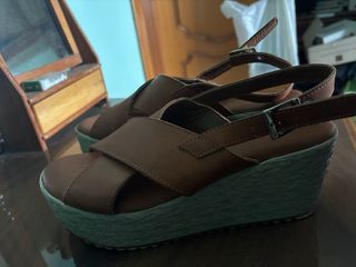 Primadonna sandali con zeppa marroni