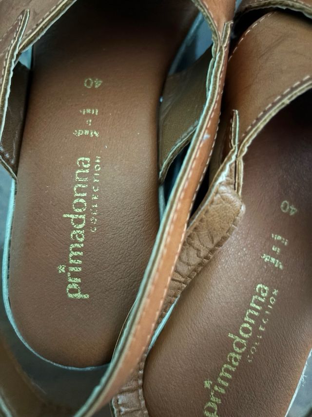 Primadonna sandali con zeppa marroni