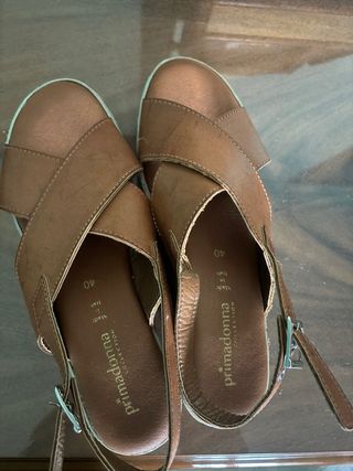 Primadonna sandali con zeppa marroni