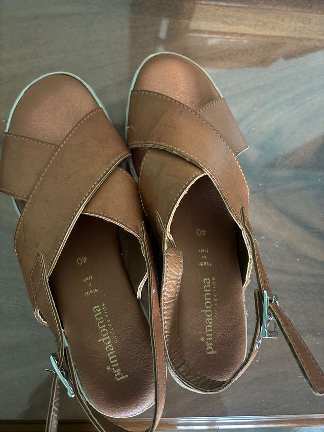 Primadonna sandali con zeppa marroni