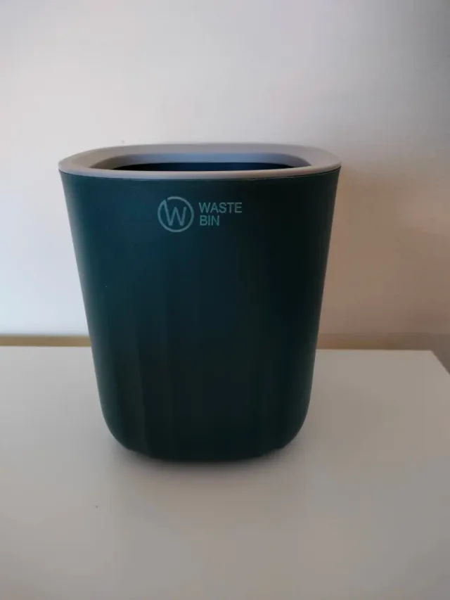 Mini papelera de escritorio