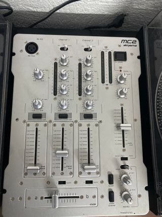 Mesa de mezclas Akiyama MC2
