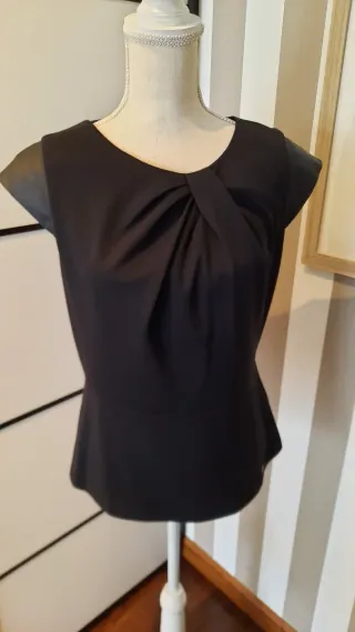 Blusa Pedro del Hierro con hombros de piel