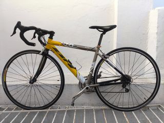 Bicicleta de carrera BH oquina de alumin
