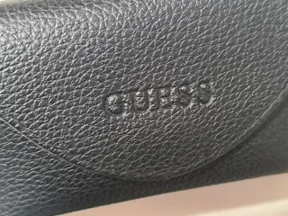 Gafas de sol Guess doradas y moradas