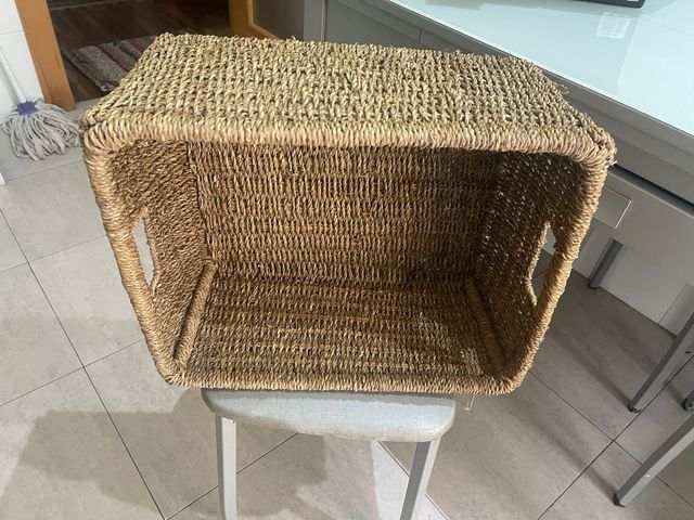 Cesta Mimbre Beige/Marrón.
2 uni 1 tapa
Precio 1