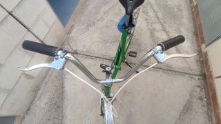 Bicicleta plegable antigua señora verde