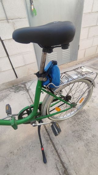 Bicicleta plegable antigua señora verde