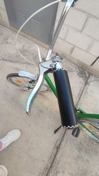 Bicicleta plegable antigua señora verde