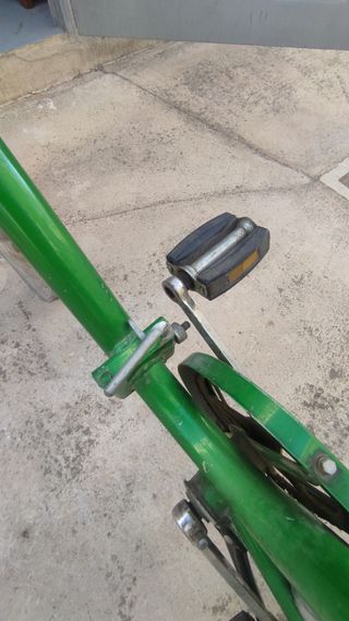 Bicicleta plegable antigua señora verde