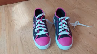 Zapatillas con ruedas niña Marca HEELYS. Talla 34