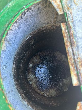 Bidón metálico antiguo de chapa verde