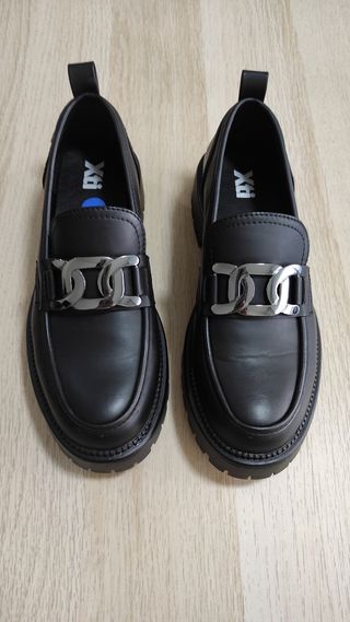 Mocasines Mujer Xti Negro con Cadena