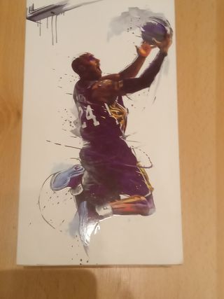 Figura Kobe Bryant 1:6 Lakers morado 22cm altura