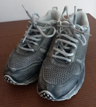 Zapatillas Zara de color gris