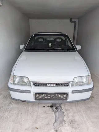 Opel Kadett E Cabrio Inserciones en reposacabezas 
