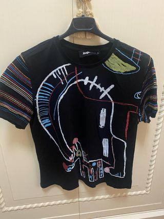 T-shirt Desigual nera con stampa astratta