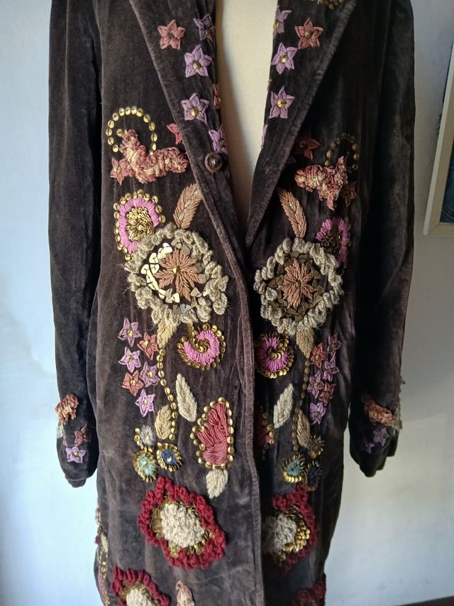 Abrigo Vintage Marrón Bordado.