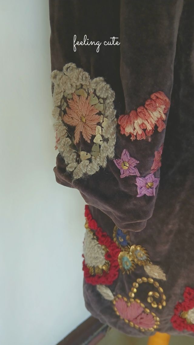 Abrigo Vintage Marrón Bordado.