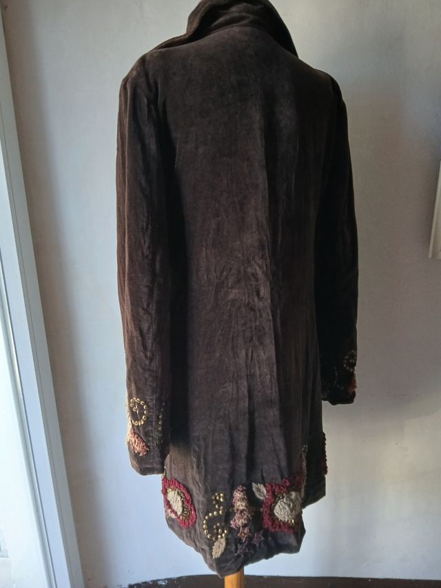 Abrigo Vintage Marrón Bordado.