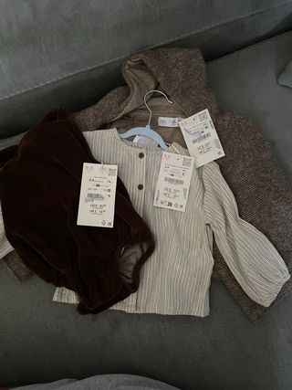 Conjunto Zara abrigo y body bebé
Body deTerciopelo