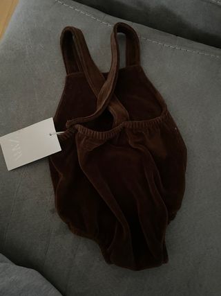 Conjunto Zara abrigo y body bebé
Body deTerciopelo