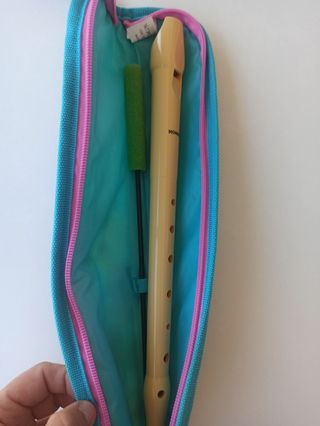 Flauta dulce con funda y accesorio de limpieza