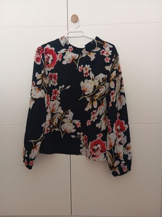 Blusa Shein flores negra multicolor