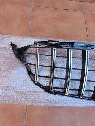 Rejilla Delantera Mercedes