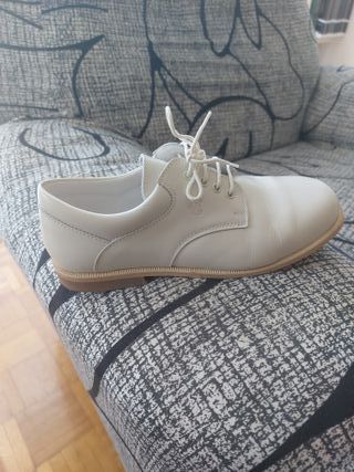 Zapato de comunión beige