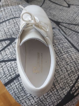 Zapato de comunión beige